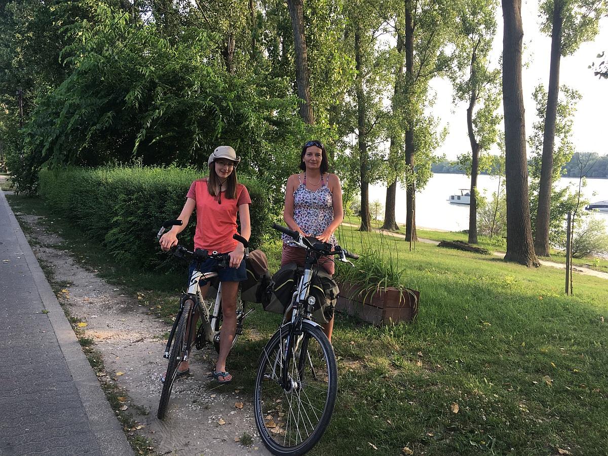 Cycling the cycle path along the Danube at Dunakeszi