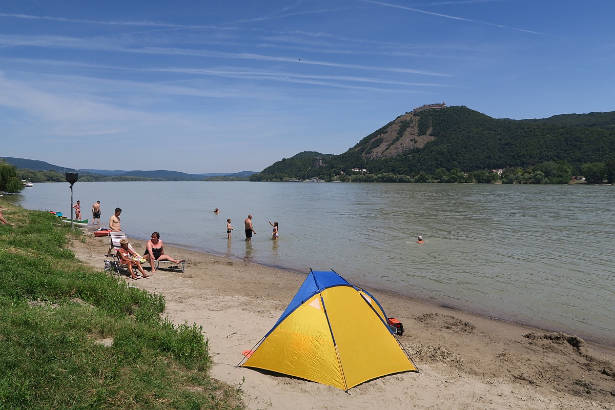 Beach in Nagymaros overlooking Visegrád Castle