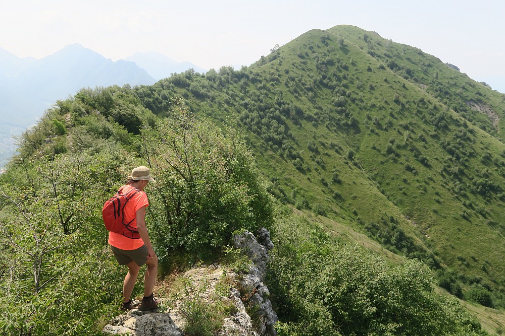 Walking along the ridge to Monte Vignole