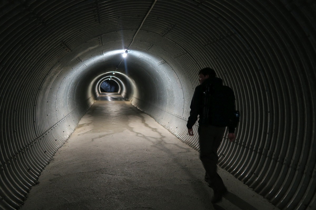 The tunnel to Staubbach falls