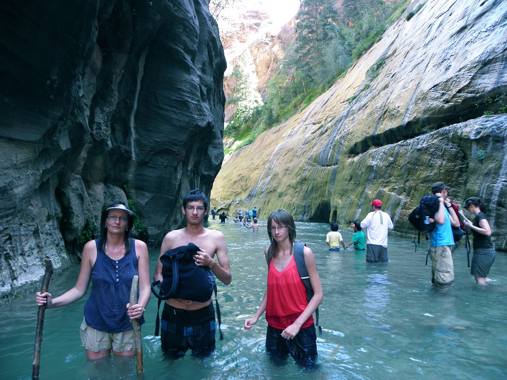 hiking-the-narrows-in-zion