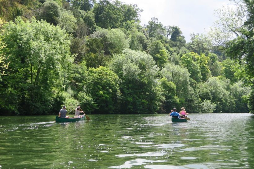 camping-canoe-trip-on-the-river-thames