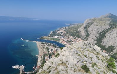 hiking-to-starigrad-fortress-in-omis-croatia-with-map