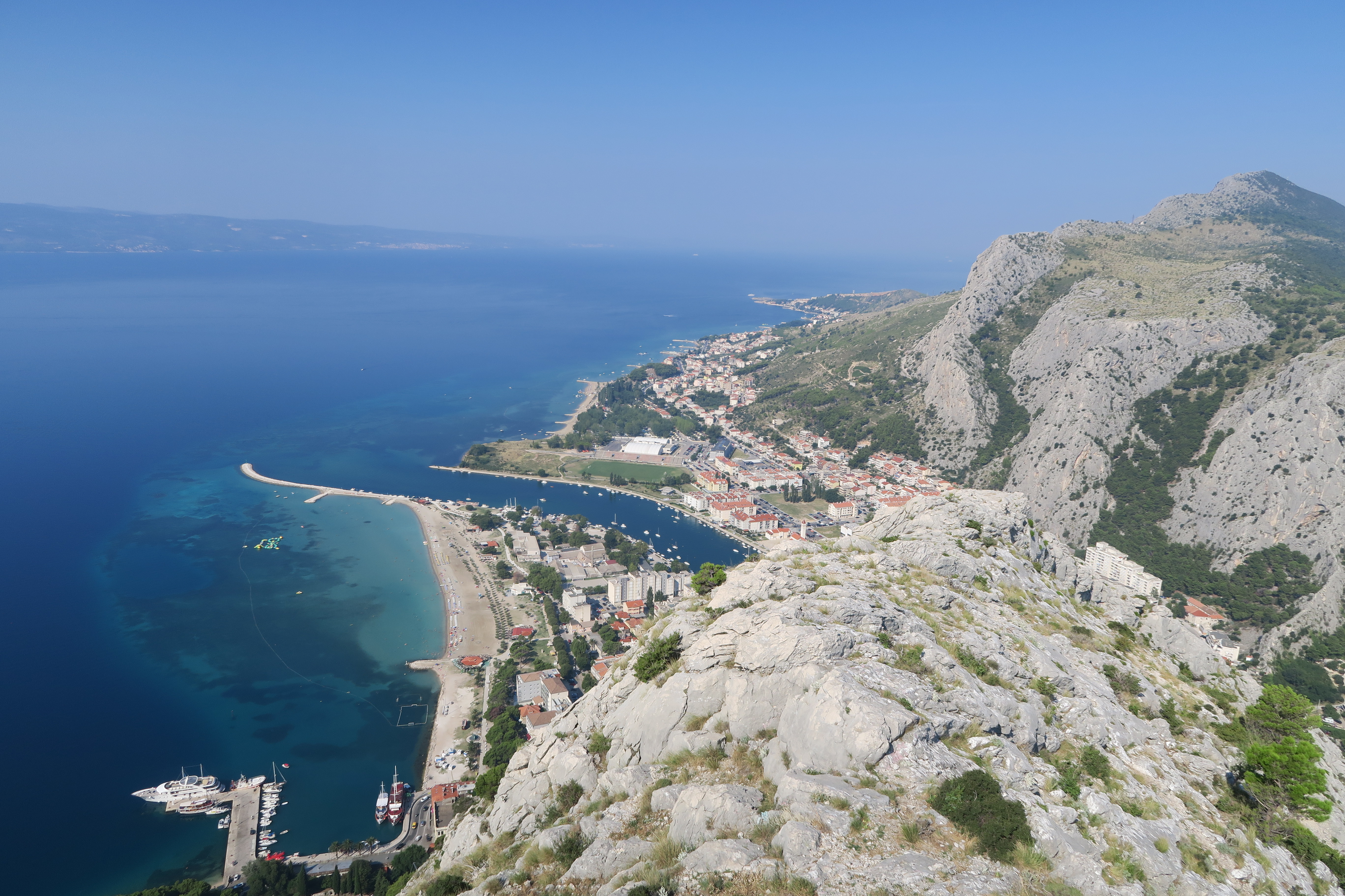 hiking-to-starigrad-fortress-in-omis-croatia-with-map