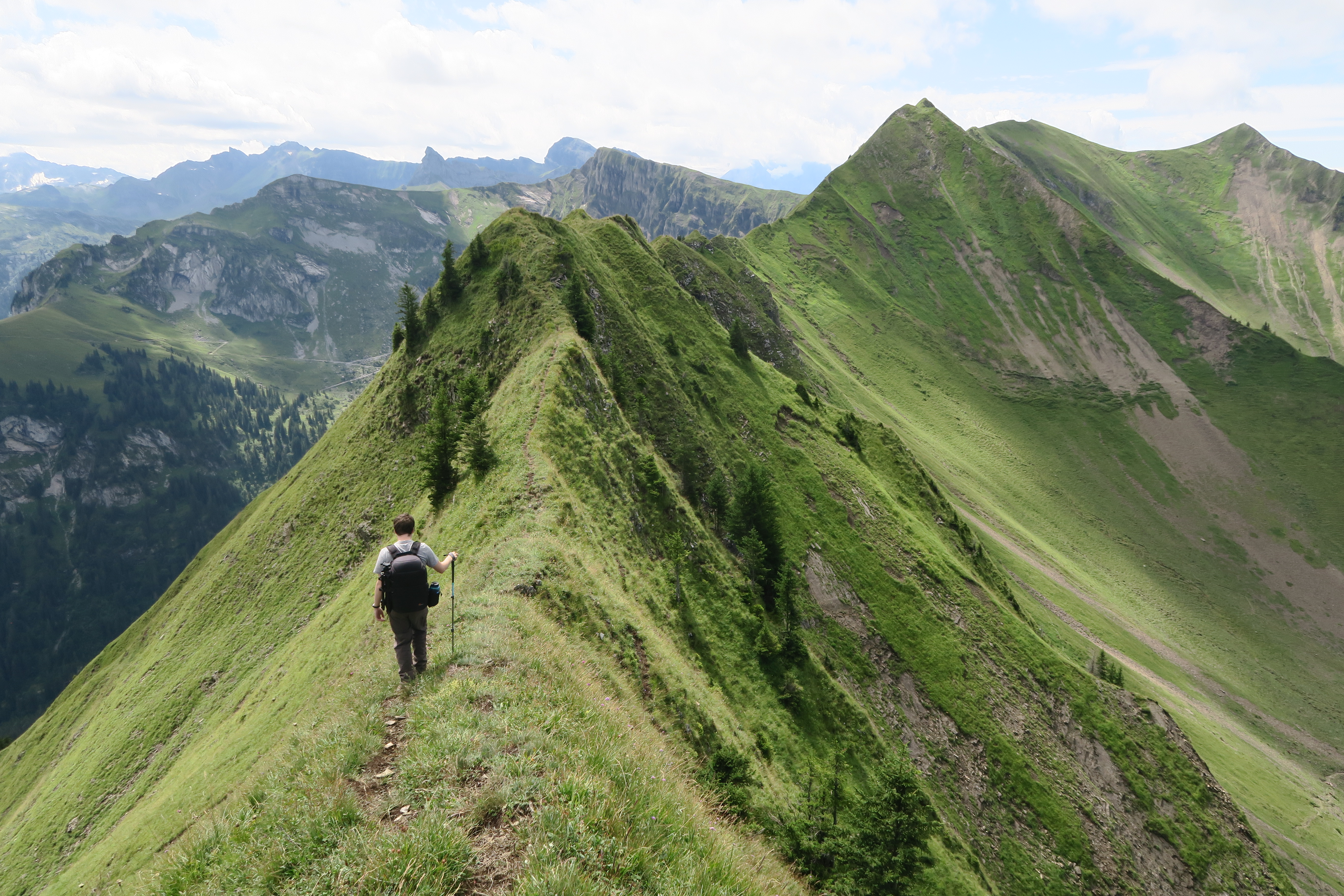 hiking-arnigrat-a-less-known-ridge-hike-in-switzerland