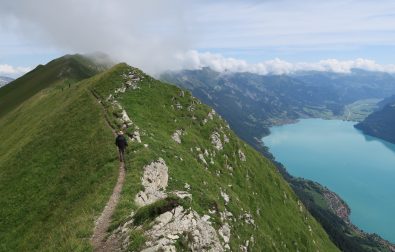 hiking-the-hardergrat-trail-between-suggiture-and-augstmatthorn