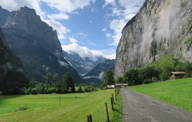 lauterbrunnen-to-stechelberg-hiking-lauterbrunnen-valley