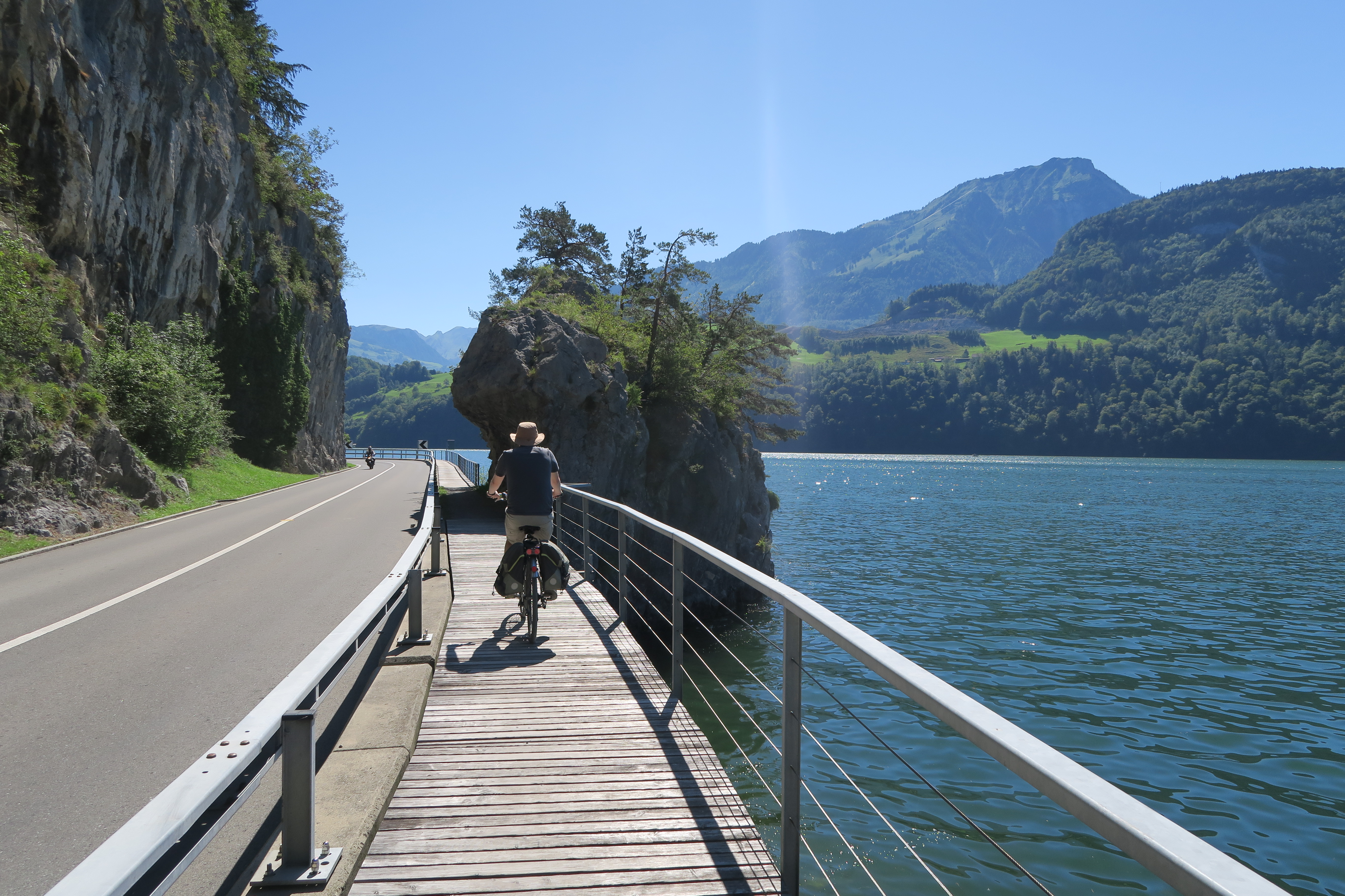 switzerland-cycling-holiday-best-routes-for-cycling-in-switzerland