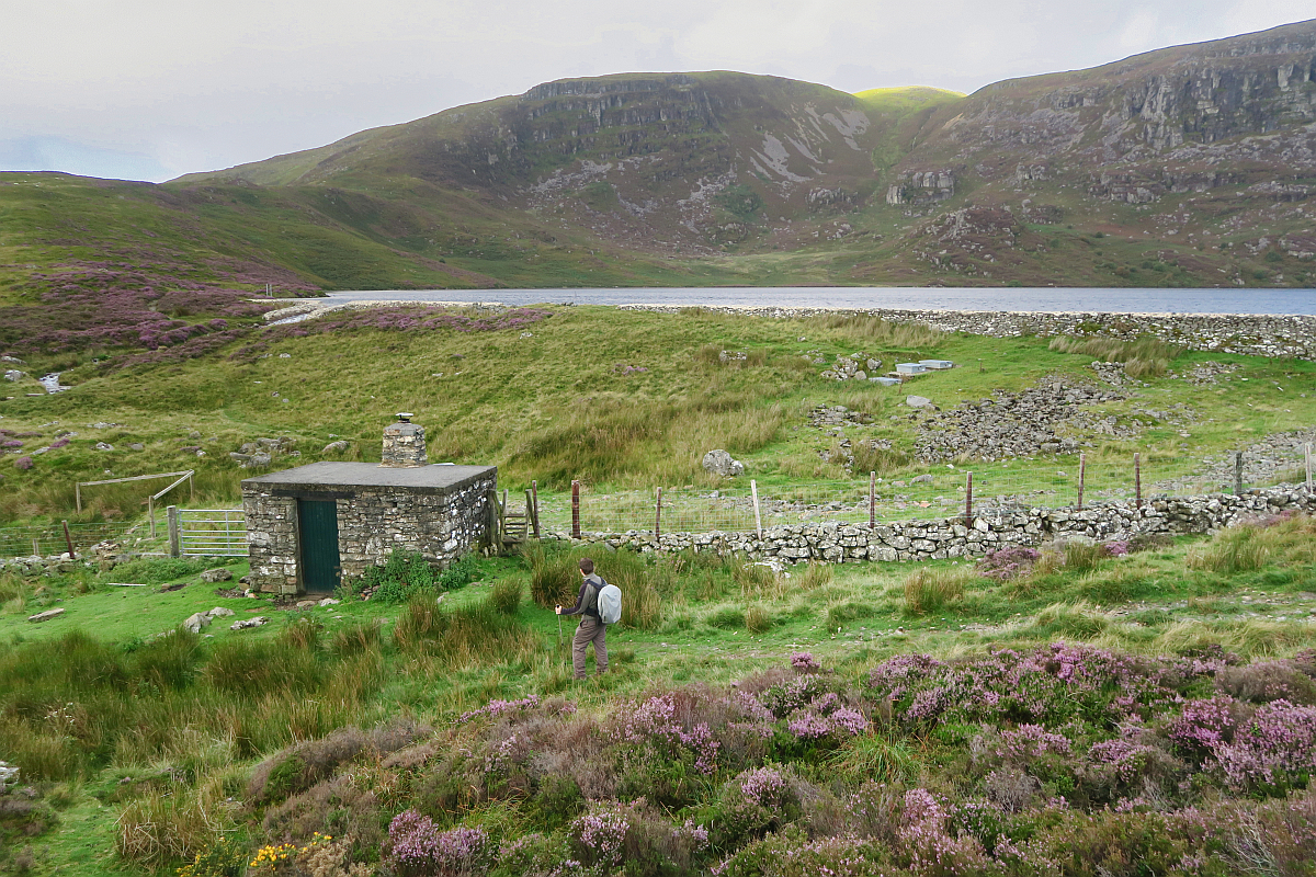 hiking-to-arenig-fawr-bothy-and-mountain