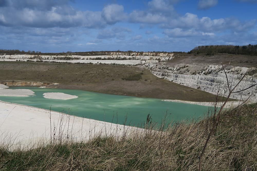 Kensworth Quarry turquoise water