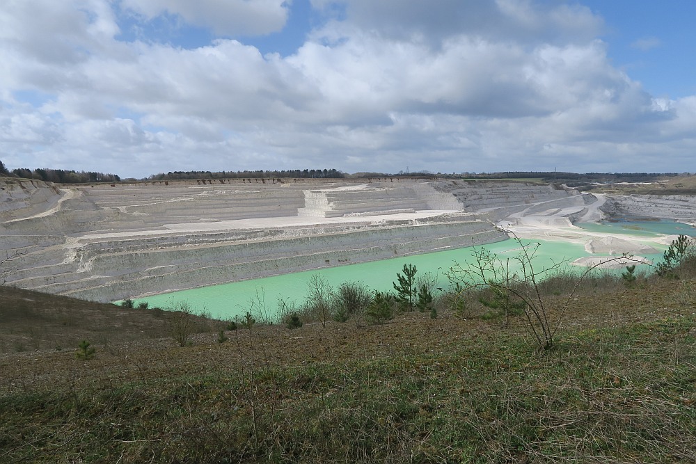 Kensworth Quarry turquoise water